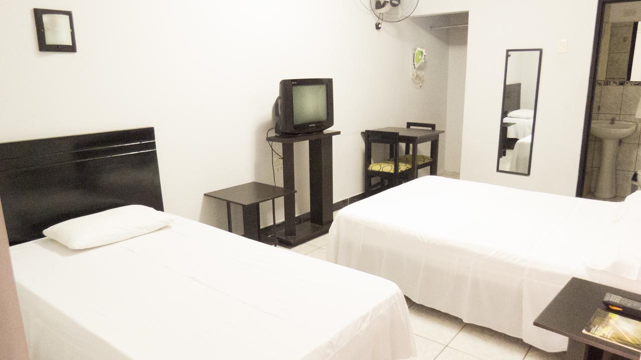 Jer`s Hostal Tumbes Exteriör bild