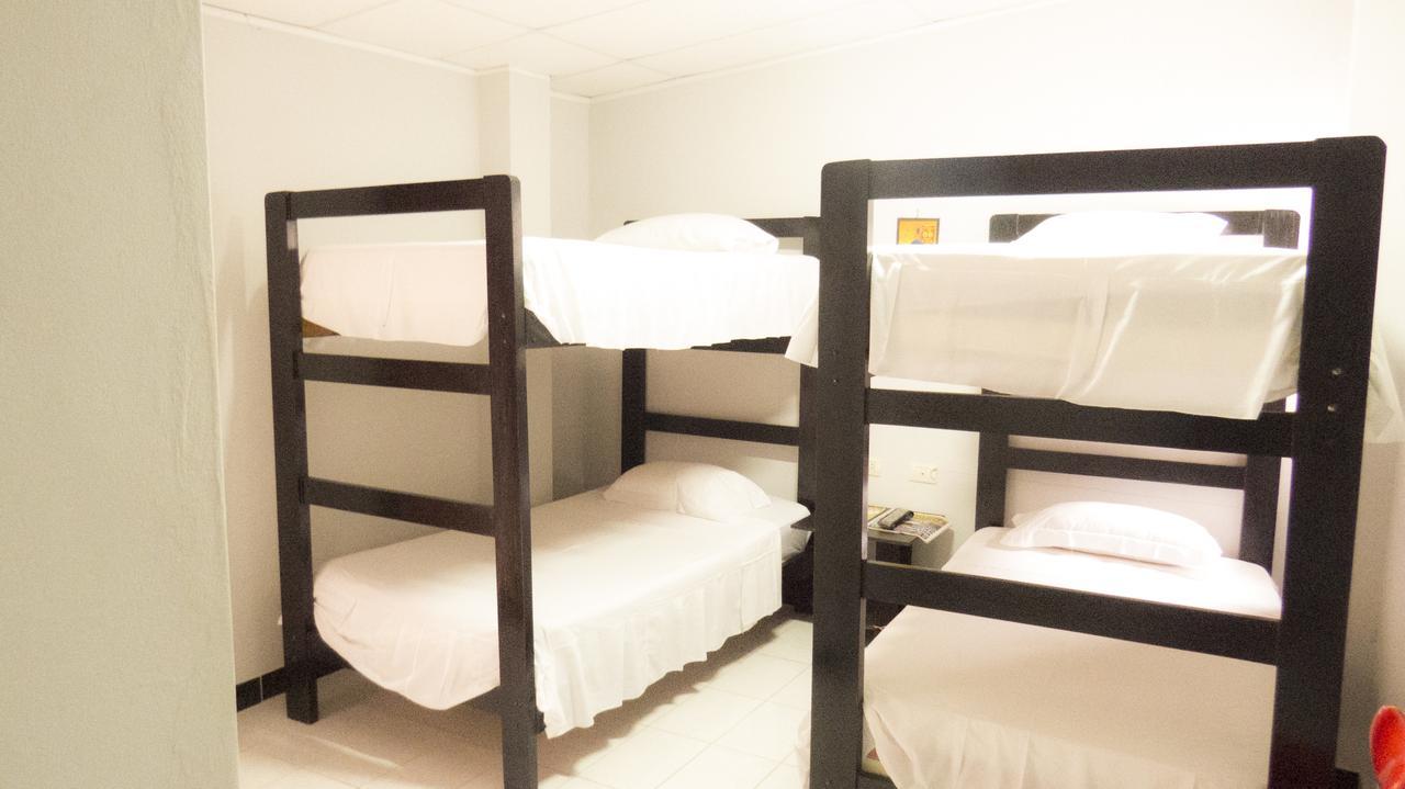 Jer`s Hostal Tumbes Exteriör bild
