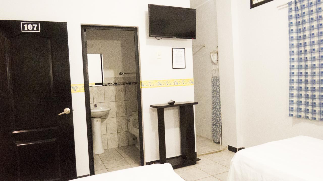 Jer`s Hostal Tumbes Exteriör bild
