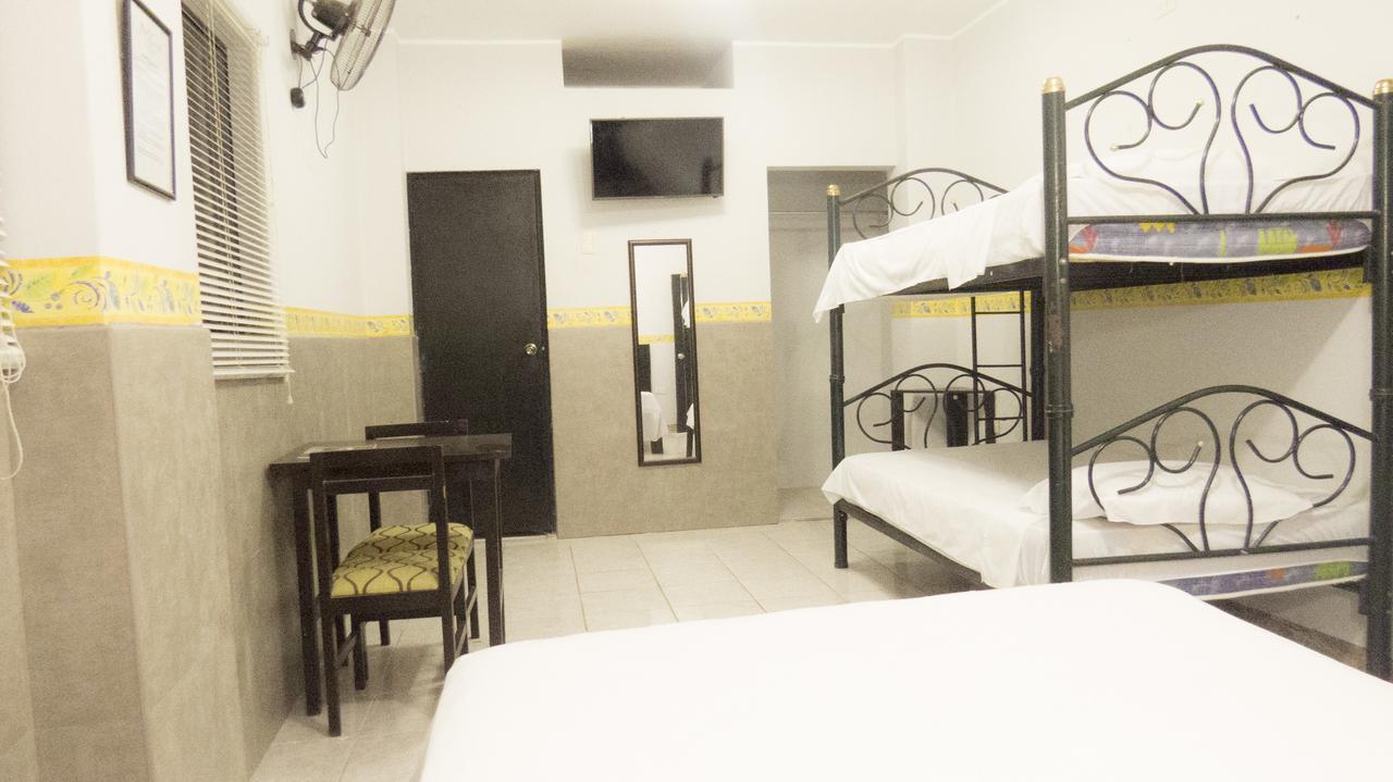 Jer`s Hostal Tumbes Exteriör bild