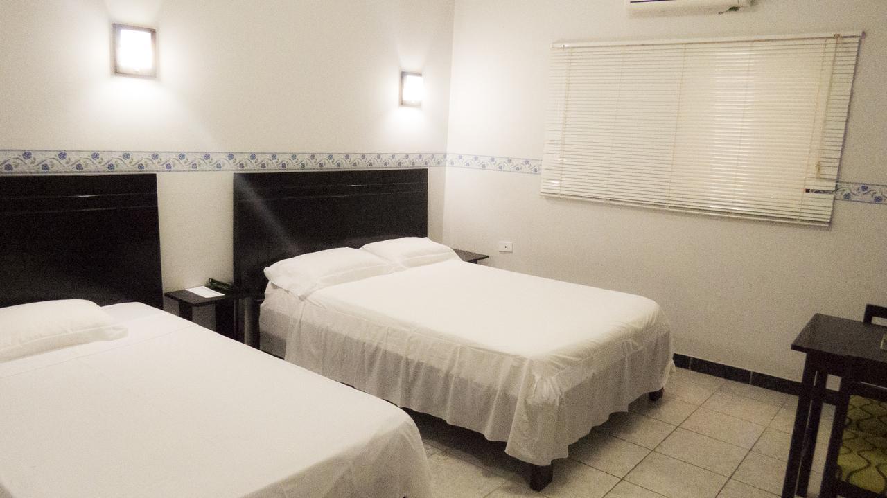 Jer`s Hostal Tumbes Exteriör bild
