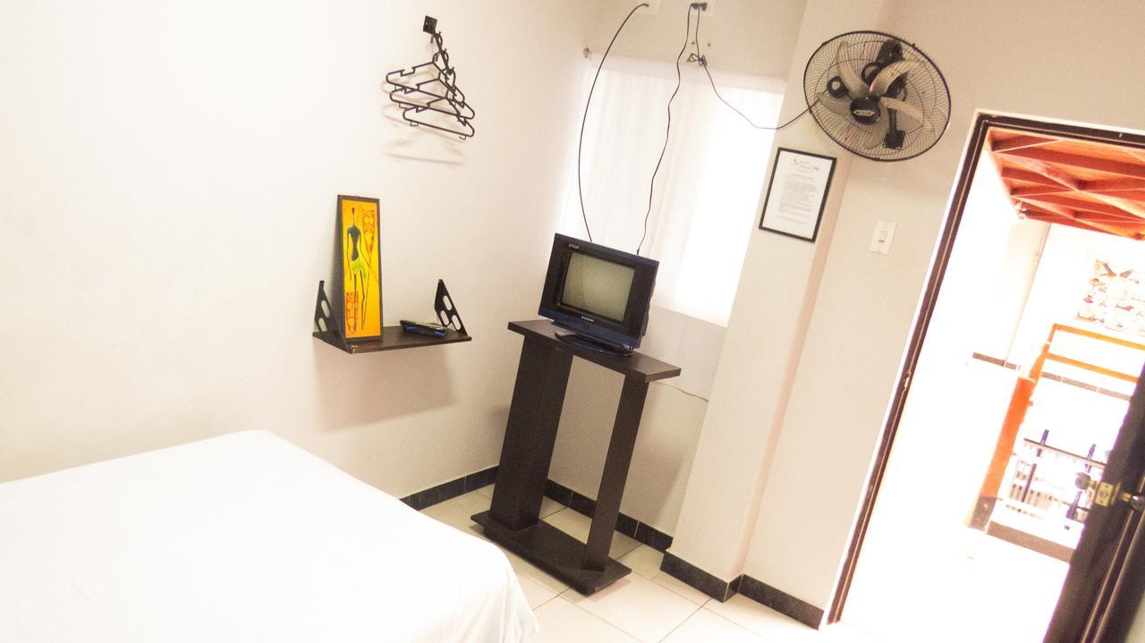 Jer`s Hostal Tumbes Exteriör bild