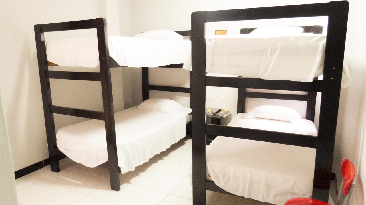 Jer`s Hostal Tumbes Exteriör bild