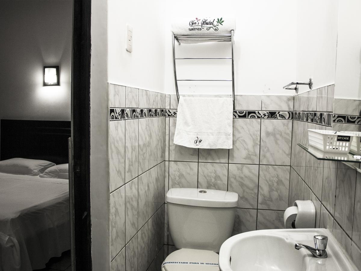 Jer`s Hostal Tumbes Exteriör bild