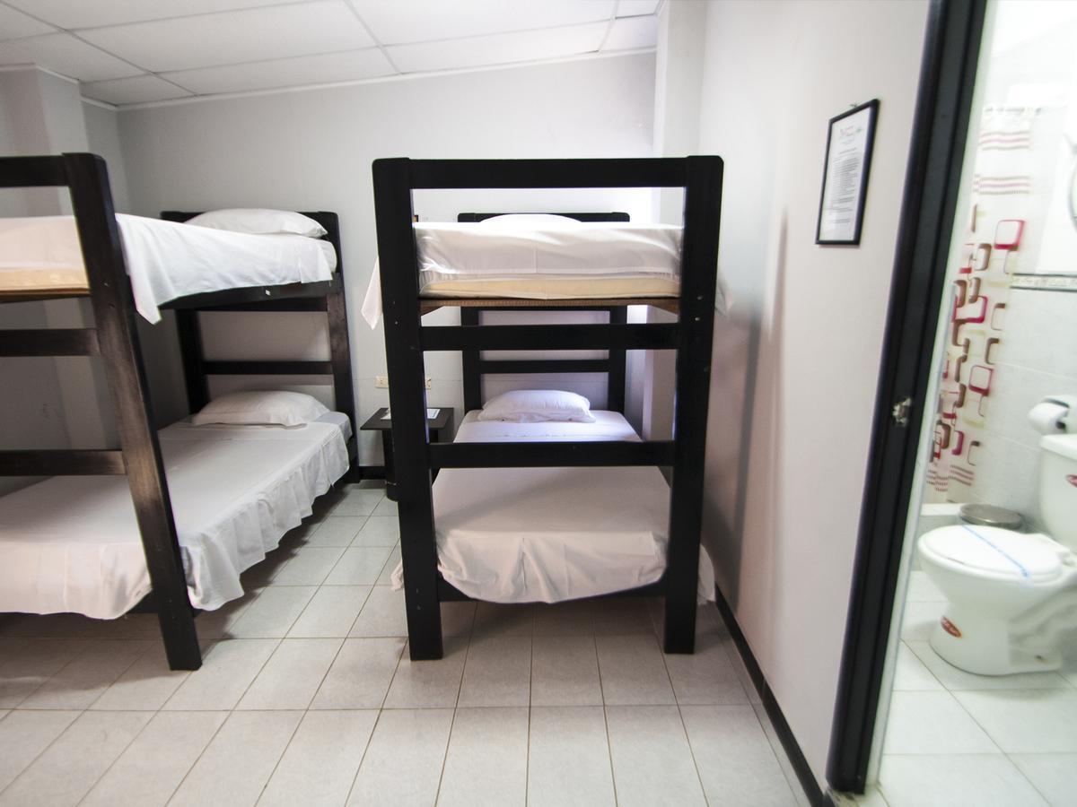 Jer`s Hostal Tumbes Exteriör bild