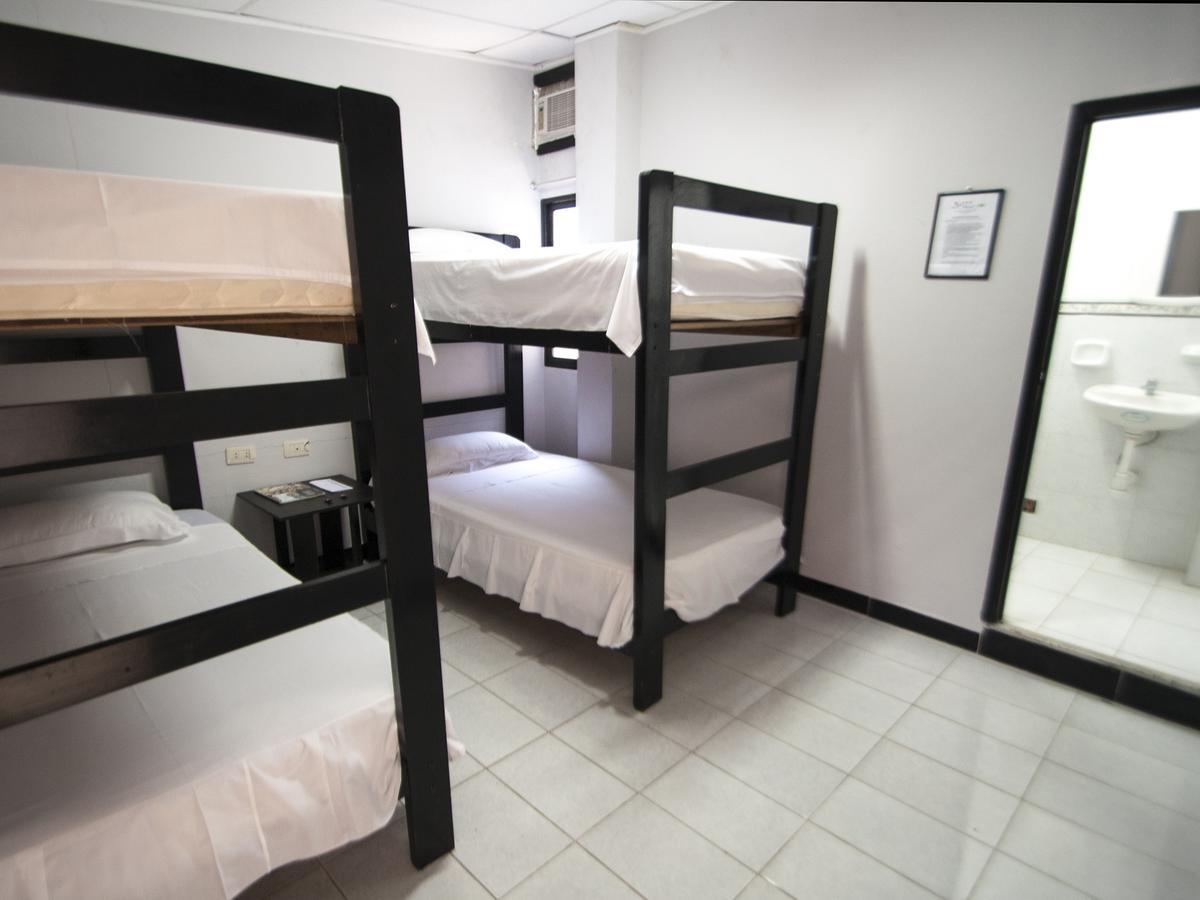 Jer`s Hostal Tumbes Exteriör bild