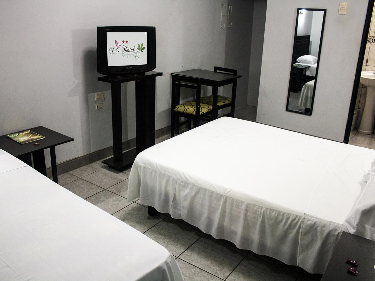 Jer`s Hostal Tumbes Exteriör bild