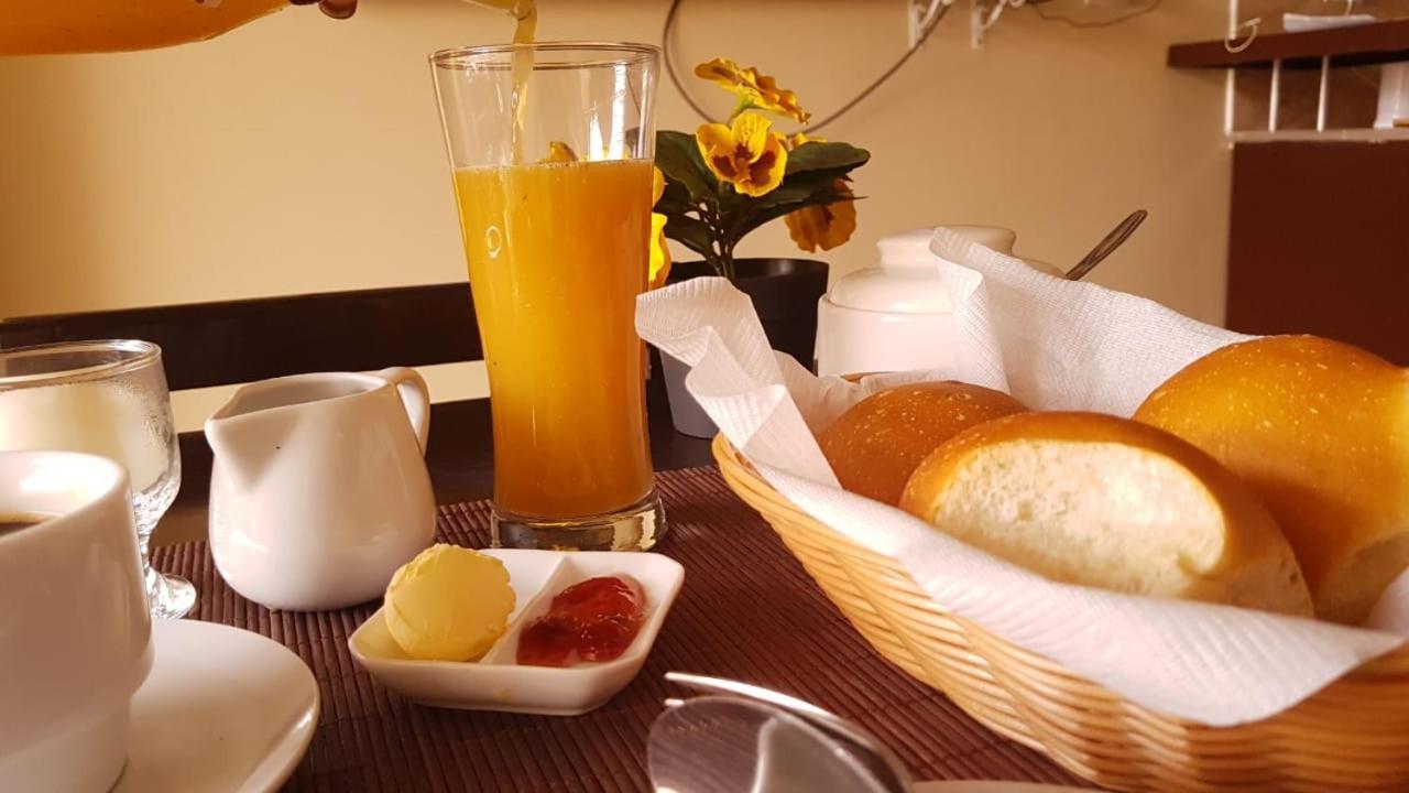 Jer`s Hostal Tumbes Exteriör bild
