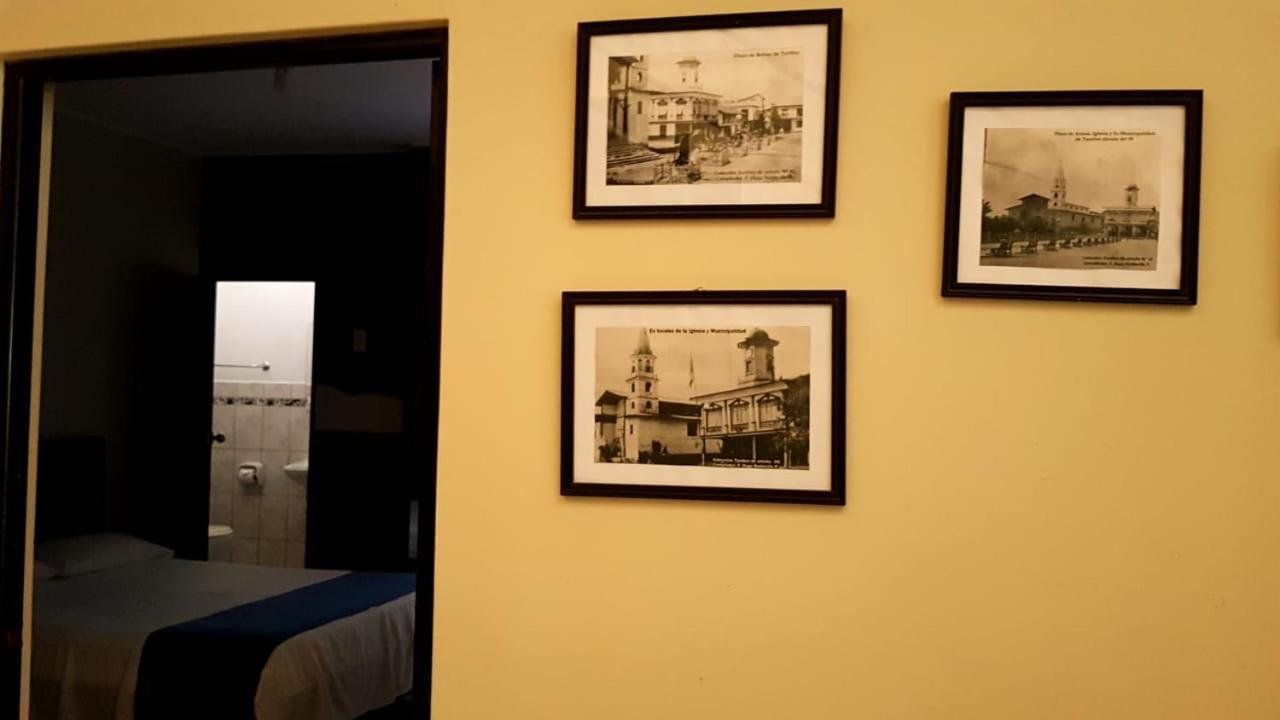 Jer`s Hostal Tumbes Exteriör bild